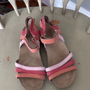 Munro Women's Pink and Tan Sandals 10.5